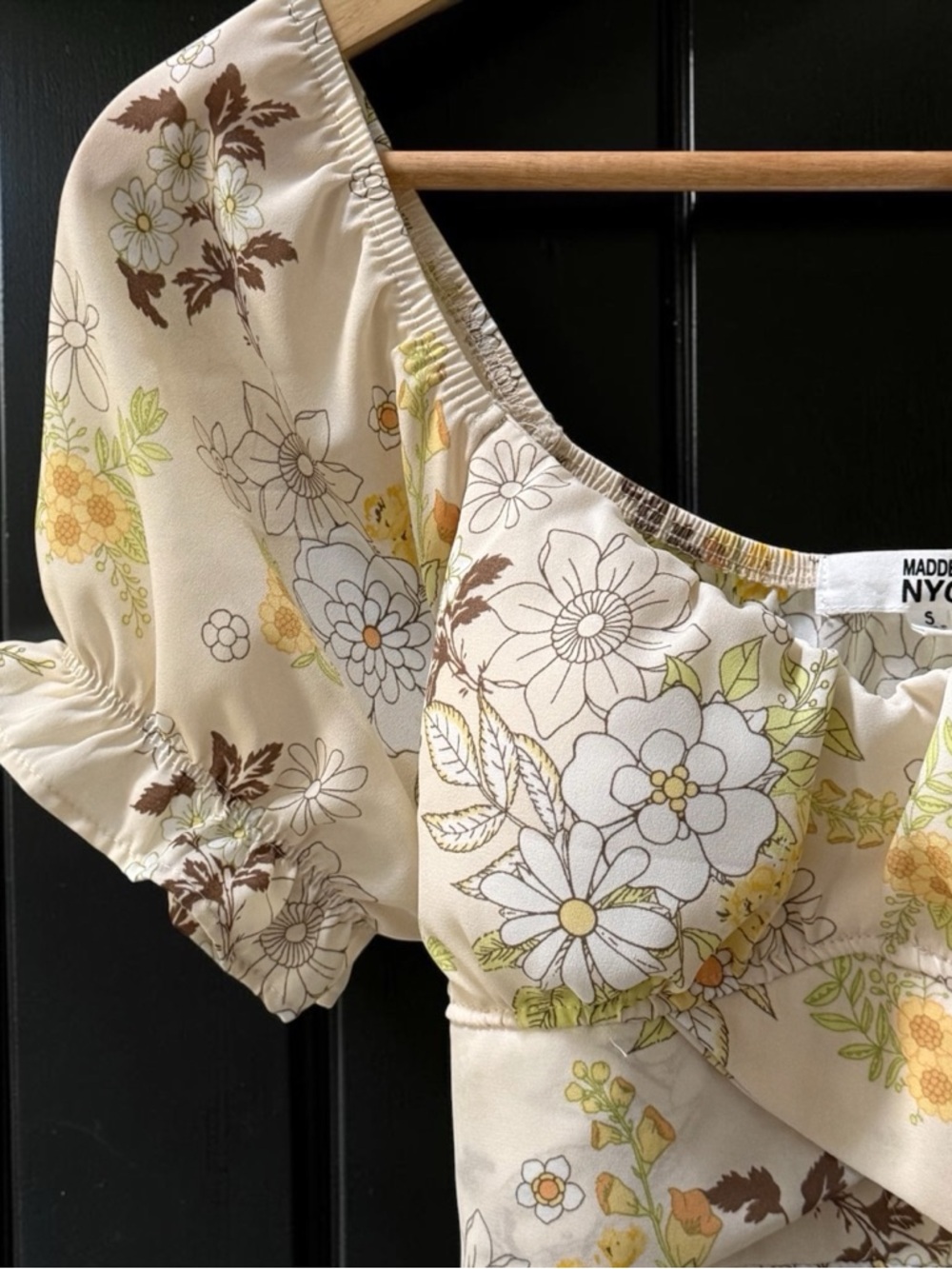 Madden NYC Women’s Floral Puff-Sleeve Dress in Yellow Cream! Small! - Picture 3 of 8